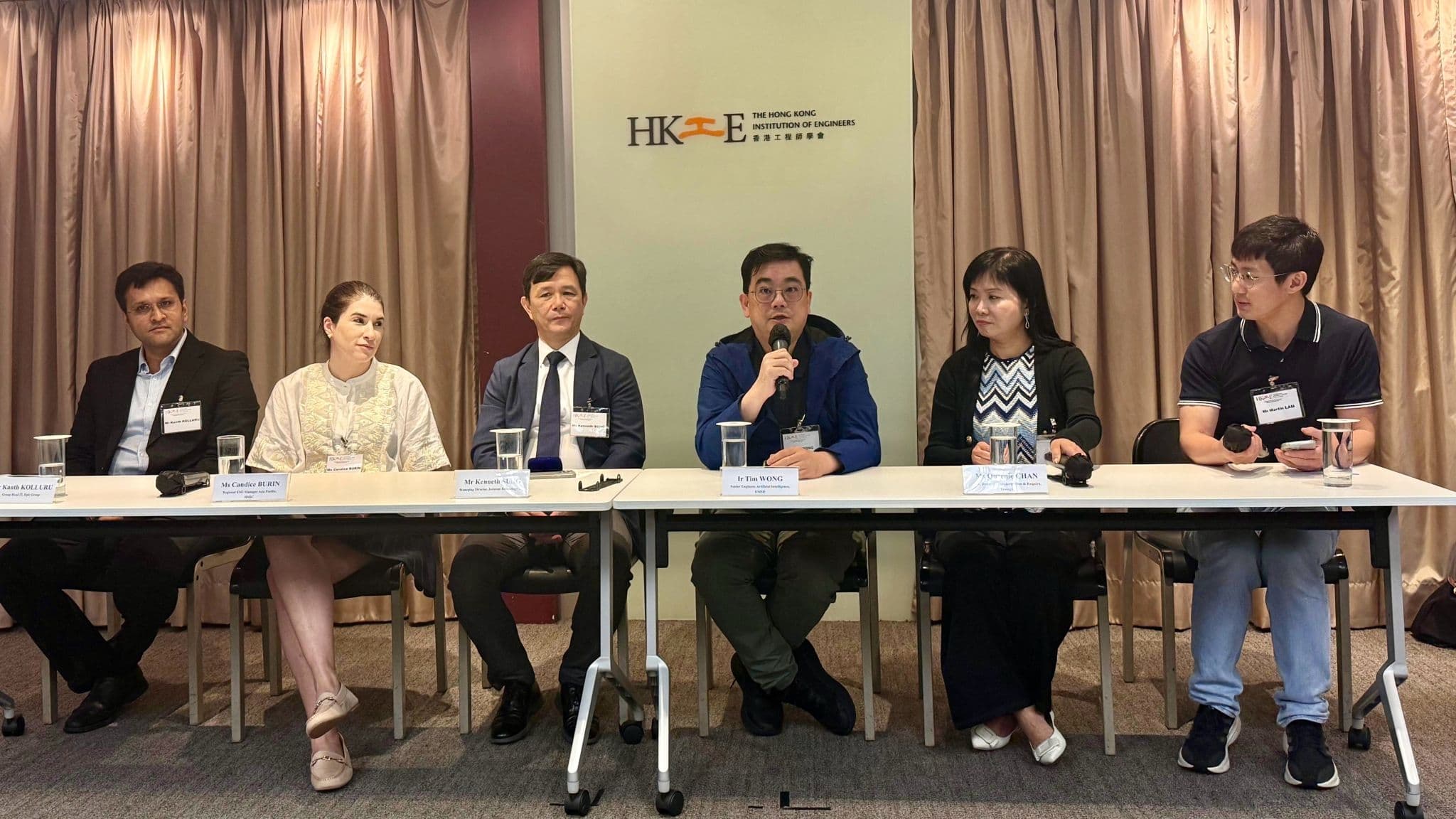 Kenneth Sung presenting at the HKIE seminar on AI applications in the Greater Bay Area